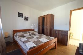 MALINSKA - APARTMANSKA KUĆA NA ODLIČNOJ LOKACIJI, Malinska-Dubašnica, Kuća