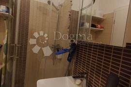 Garsonjera 32m2 u centru Pule (novogradnja + parking), Pula, Kвартира