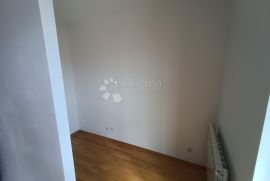 Garsonjera 32m2 u centru Pule (novogradnja + parking), Pula, Kвартира