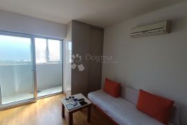 Garsonjera 32m2 u centru Pule (novogradnja + parking), Pula, Wohnung