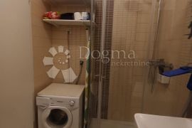 Garsonjera 32m2 u centru Pule (novogradnja + parking), Pula, Kвартира