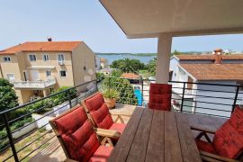 Nova kuća u Medulinu s 4 apartmana - 170m od mora, Medulin, Haus