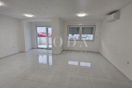 Crikvenica, novogradnja u prizemlju, Crikvenica, Appartement