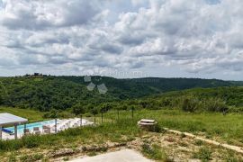 PREDIVNA KAMENA KUĆA S BAZENOM I POGLEDOM NA MORE, Buje, Maison