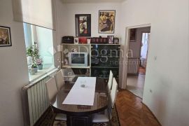 Stan + Apartman + Garaža + Konoba + Vrt, Pula, Appartement