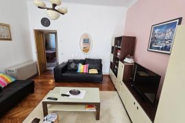 Stan + Apartman + Garaža + Konoba + Vrt, Pula, Appartement