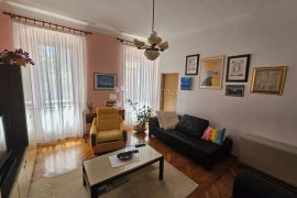 Stan + Apartman + Garaža + Konoba + Vrt, Pula, Appartement