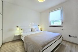 Apartmanska kuća (4 jedinice) spremna za turizam, Novigrad, Haus