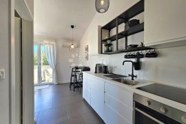 Apartmanska kuća (4 jedinice) spremna za turizam, Novigrad, Haus