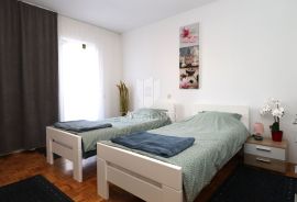 Prostrani dvoetažni stan u Poreču, Poreč, Appartment