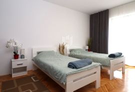 Prostrani dvoetažni stan u Poreču, Poreč, Appartment