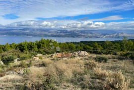 Poljoprivredna parcela na otoku Braču, Supetar, Terreno