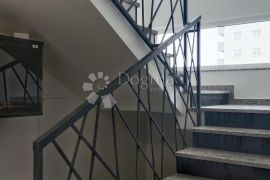 DVOETAŽNI LUKSUZNI PENTHOUSE - PRILIKA!, Velika Gorica, Appartement