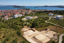 VODICE MODERAN I LUKSUZAN STAN SA BAZENOM U DVOJNOJ KUĆI SA PREKRASNIM POGLEDOM, Vodice, Kuća