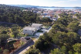 BRODARICA - ŠIBENIK STAN SA BAZENOM (S2) U DVOJNOJ KUĆI NA ODLIČNOJ LOKACIJI, Šibenik - Okolica, Appartment