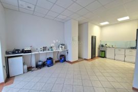 PEĆINE - POSLOVNI PROSTOR 3 u 1, Rijeka, Propriedade comercial