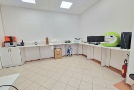 PEĆINE - POSLOVNI PROSTOR 3 u 1, Rijeka, Propriedade comercial