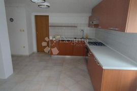 VELIKI APARTMAN S POTENCIJALOM - KRK, Krk, Appartment