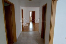 VELIKI APARTMAN S POTENCIJALOM - KRK, Krk, Appartment