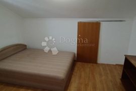 VELIKI APARTMAN S POTENCIJALOM - KRK, Krk, Appartment