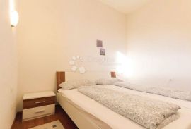 Super apartman u prizemlju 150 m od mora. Barbat, Rab, Apartamento