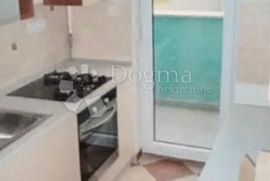 Stan s Dvije Terase u Maloj Stambenoj Zgradi u Oporovcu, Zagreb, Apartamento