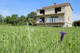 Kuća u izgradnji na prostranoj okućnici, Ližnjan, House