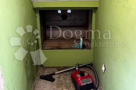 Etaža u neposrednoj blizini riječkog Kampusa, Rijeka, Flat