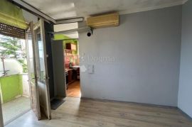 Etaža u neposrednoj blizini riječkog Kampusa, Rijeka, Appartment