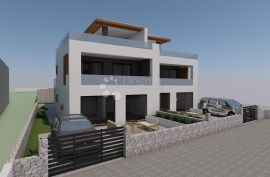 Turanj dvojna VILLA 200m od mora, Vodice, بيت