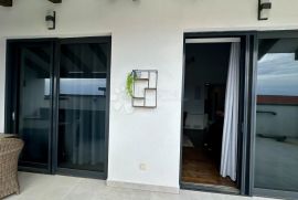 PENTHOUSE 140M2 kompletno namješten PRILIKA!! 300m od mora, Vodice, Appartment