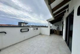 PENTHOUSE 140M2 kompletno namješten PRILIKA!! 300m od mora, Vodice, Appartment