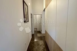 PENTHOUSE 140M2 kompletno namješten PRILIKA!! 300m od mora, Vodice, Appartment