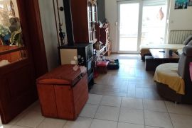 Apartmanska kuća, Rab, Дом