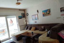 Apartmanska kuća, Rab, Дом