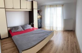 Apartmanska kuća, Rab, Дом