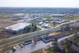 Vukovar, Borovo naselje, poslovni kompleks NKP 1212 m2, atraktivna lokacija, Vukovar, Poslovni prostor