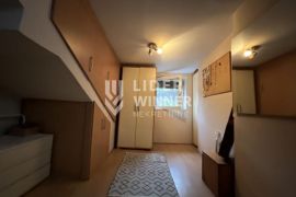 Jedinstven stan u Zemunu ID#127221, Zemun, Flat