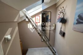 Jedinstven stan u Zemunu ID#127221, Zemun, Flat