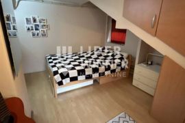 Jedinstven stan u Zemunu ID#127221, Zemun, Flat