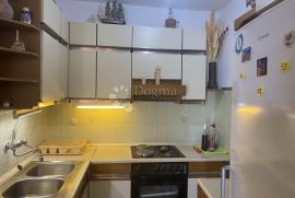 Prostrana apartmanska kuća s prekrasnim pogledom na more, Omiš, Casa