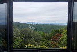 OTOK KRK - KUĆA ZA ŽIVOT ILI NAJAM, Dobrinj, Haus