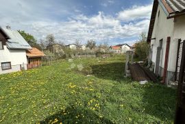 Kuća s dva pomoćna objekta i vrtom, GOSPIĆ CENTAR, Gospić, House