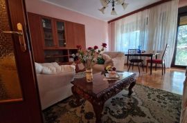 DONJA VEŽICA ETAŽA ZA 7 RADNIKA, Rijeka, Appartement