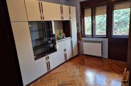 DONJA VEŽICA ETAŽA ZA 7 RADNIKA, Rijeka, Appartement