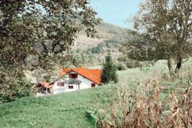 Vrbovsko, nedovršena kuća sa okućnicom, Vrbovsko, Famiglia