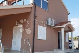 VODICE - DVOJNA KUĆA, 92,40 m2, Vodice, Casa