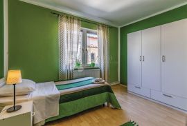 Prilika - 2 kuće sa bazenom na odličnoj lokaciji, Pula, House