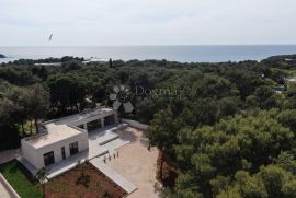 ISTRA ,ROVINJ -MODERNA VILA SA PROSTRANOM OKUĆNICOM !, Rovinj, House