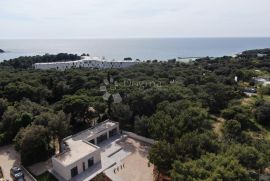 ISTRA ,ROVINJ -MODERNA VILA SA PROSTRANOM OKUĆNICOM !, Rovinj, House